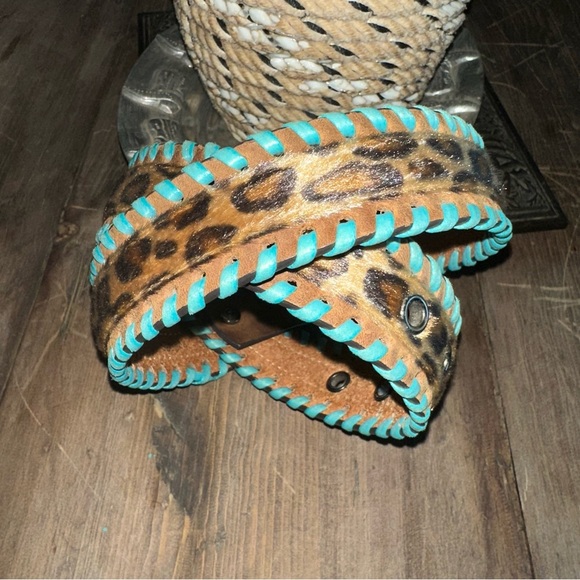 Ariat Leopard HOH Leather Belt with Turquoise Whip Stitch S: Small Length: 35.5” - Picture 3 of 9
